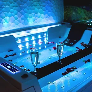 Jacuzzi Apartment